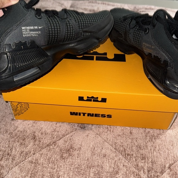 Nike LeBron Witness 7 Basketball Shoes - Picture 3 of 5